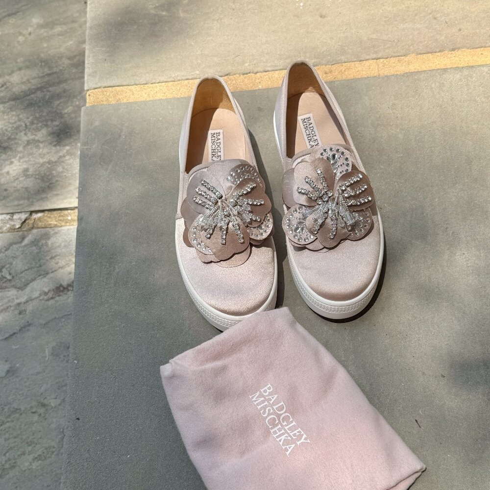 NWOB Badgley Mischka Beige Barre Latte Satin Crystal Sneakers Sz 7.5